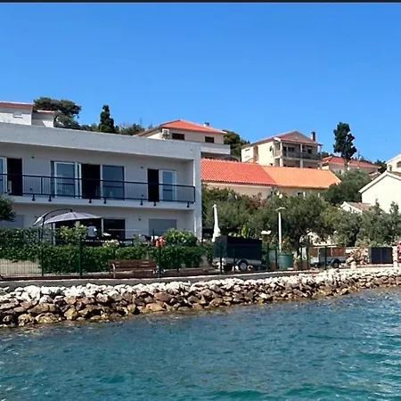 Fosa - Seafloor And Poolfloor Villa